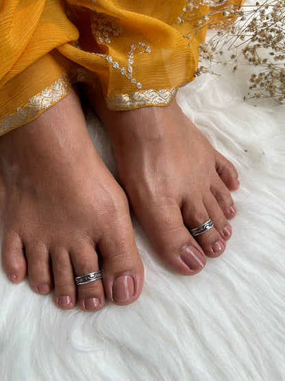 Silver Veerika Toe Ring